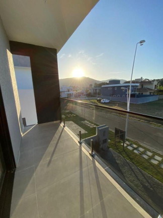 Imagem Casa com 4 Quartos à Venda, em São João Do Rio Vermelho - Florianópolis Imagem Casa com 4 Quartos à Venda, em São João Do Rio Vermelho - Florianópolis