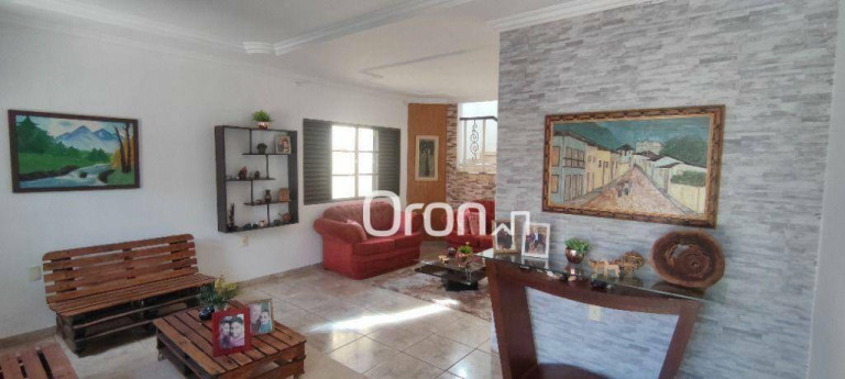 Sobrado com 4 Quartos à Venda, 375 m² em Setor Jaó - Goiânia