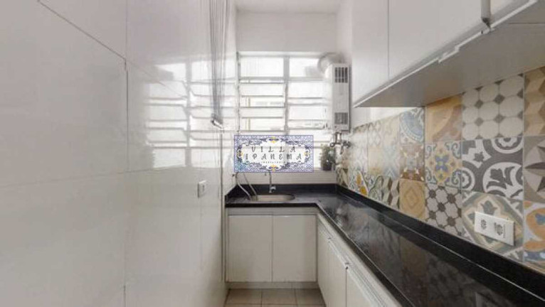 Imagem Apartamento com 2 Quartos à Venda, 71 m² em Lagoa - Rio De Janeiro Imagem Apartamento com 2 Quartos à Venda, 71 m² em Lagoa - Rio De Janeiro