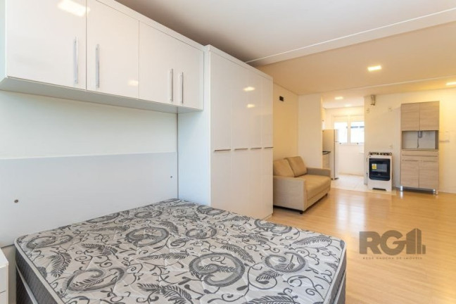 Imagem Apartamento com 1 Quarto para Alugar, 45 m² em Centro Histórico - Porto Alegre Imagem Apartamento com 1 Quarto para Alugar, 45 m² em Centro Histórico - Porto Alegre