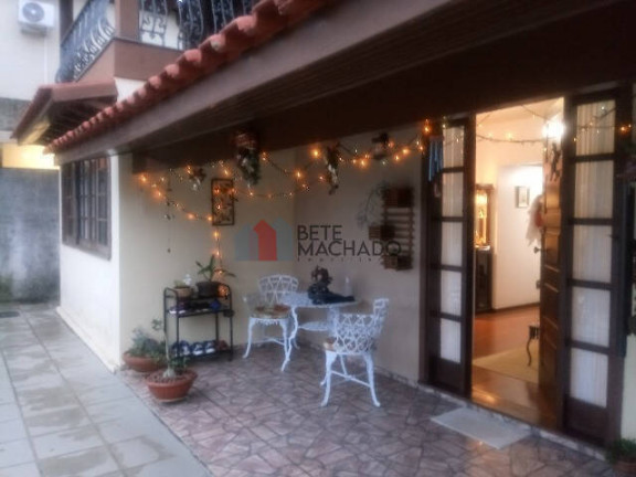 Imagem Casa com 4 Quartos à Venda, 402 m² em Agriões - Teresópolis