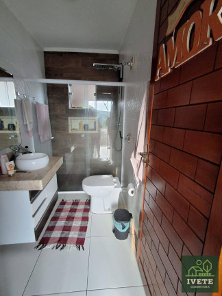 Imagem Chácara com 4 Quartos à Venda, 230 m²