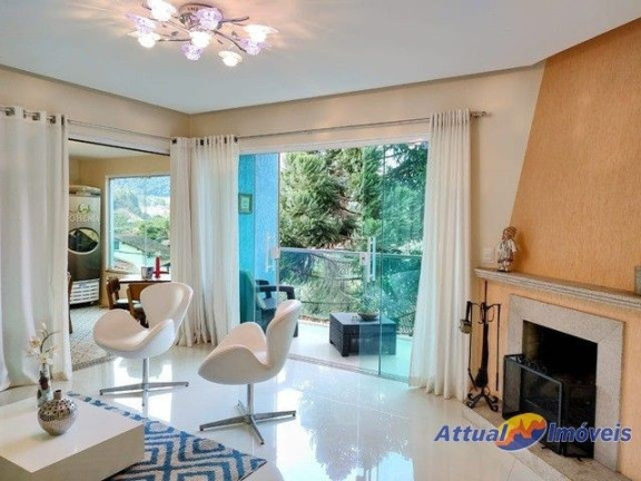 Imagem Casa com 3 Quartos à Venda, 262 m² em Vargem Grande - Teresópolis