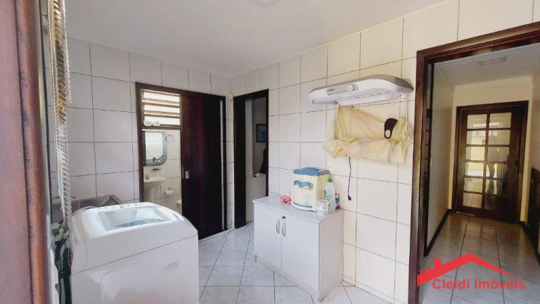 Imagem Casa com 3 Quartos à Venda, 286 m² em Costa E Silva - Joinville Imagem Casa com 3 Quartos à Venda, 286 m² em Costa E Silva - Joinville