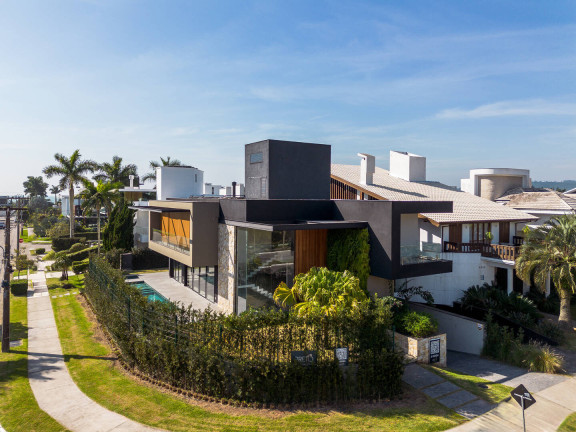 Imagem Casa com 5 Quartos à Venda, 509 m² em Jurerê Internacional - Florianópolis Imagem Casa com 5 Quartos à Venda, 509 m² em Jurerê Internacional - Florianópolis