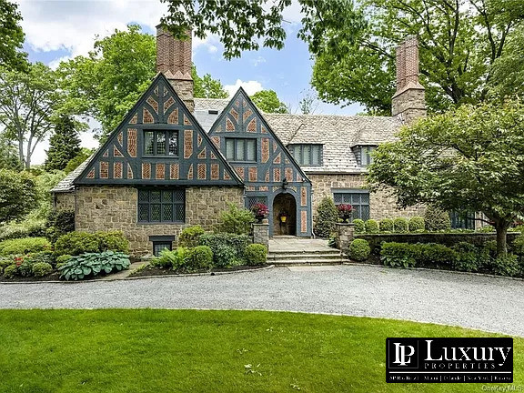 Imagem Casa com 5 Quartos à Venda, em Bronxville - New York City Imagem Casa com 5 Quartos à Venda, em Bronxville - New York City