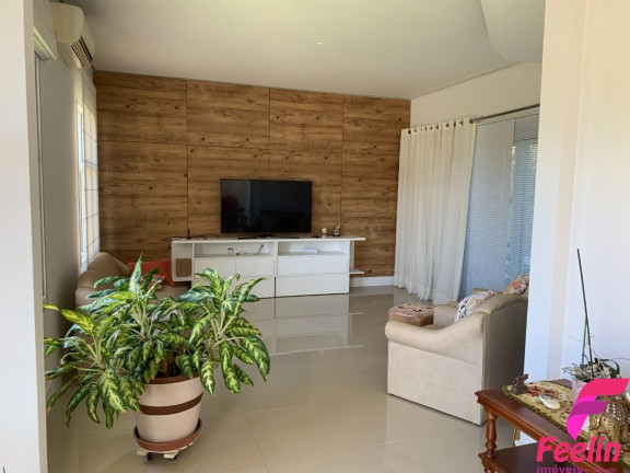 Imagem Casa com 3 Quartos à Venda, 270 m² em Carianos - Florianópolis Imagem Casa com 3 Quartos à Venda, 270 m² em Carianos - Florianópolis