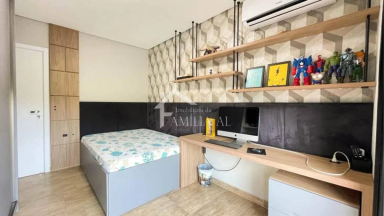 Imagem Sobrado com 5 Quartos à Venda, 250 m² em Espinheiros - Joinville