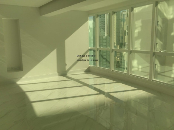 Imagem Imóvel com 3 Quartos à Venda, 182 m²em Centro - Balneário Camboriú Imagem Imóvel com 3 Quartos à Venda, 182 m²em Centro - Balneário Camboriú