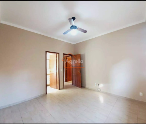 Imagem Casa com 3 Quartos à Venda, 250 m² em Centro - Jaguariúna Imagem Casa com 3 Quartos à Venda, 250 m² em Centro - Jaguariúna