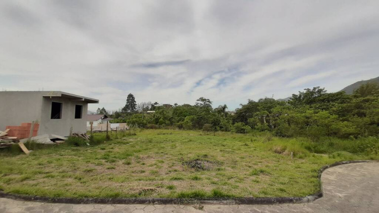 Imagem Terreno à Venda, em Areias Do Meio (bosque Da Colina) - Governador Celso Ramos Imagem Terreno à Venda, em Areias Do Meio (bosque Da Colina) - Governador Celso Ramos