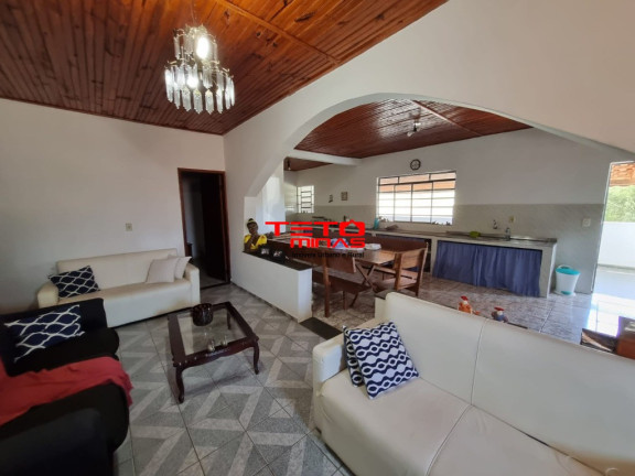 Imagem Imóvel com 3 Quartos à Venda, 156 m² em Bairro Centro - Dom Viçoso Imagem Imóvel com 3 Quartos à Venda, 156 m² em Bairro Centro - Dom Viçoso