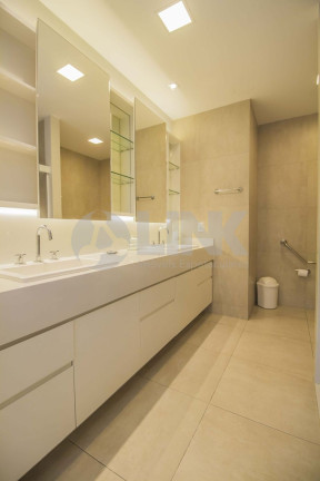 Imagem Apartamento com 4 Quartos à Venda, 251 m² em Moinhos De Vento - Porto Alegre Imagem Apartamento com 4 Quartos à Venda, 251 m² em Moinhos De Vento - Porto Alegre