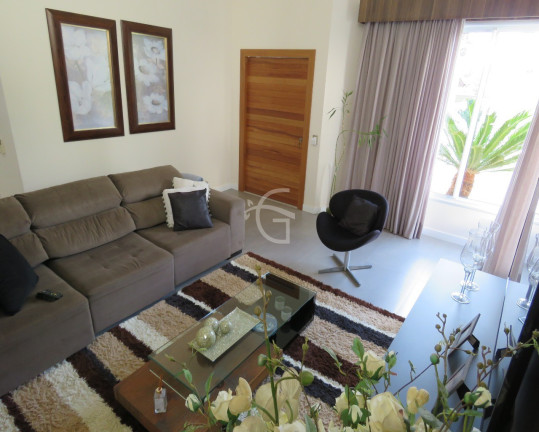 Imagem Casa com 3 Quartos à Venda, 300 m² em Anita Garibaldi - Joinville Imagem Casa com 3 Quartos à Venda, 300 m² em Anita Garibaldi - Joinville