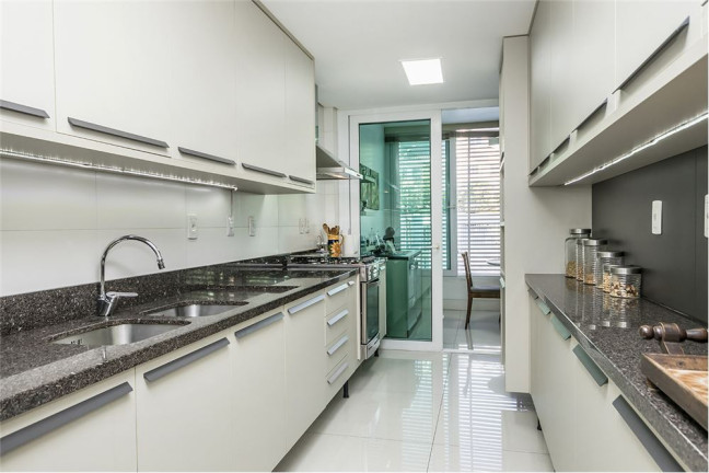 Imagem Casa com 3 Quartos à Venda,  em Chácara Das Pedras - Porto Alegre