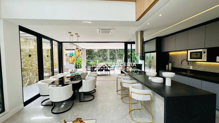 Imagem Casa com 6 Quartos à Venda, 380 m² em Riviera Módulo 11 - Bertioga Imagem Casa com 6 Quartos à Venda, 380 m² em Riviera Módulo 11 - Bertioga