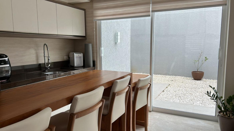 Imagem Casa com 3 Quartos à Venda, 240 m² em Santa Felicidade - Curitiba Imagem Casa com 3 Quartos à Venda, 240 m² em Santa Felicidade - Curitiba