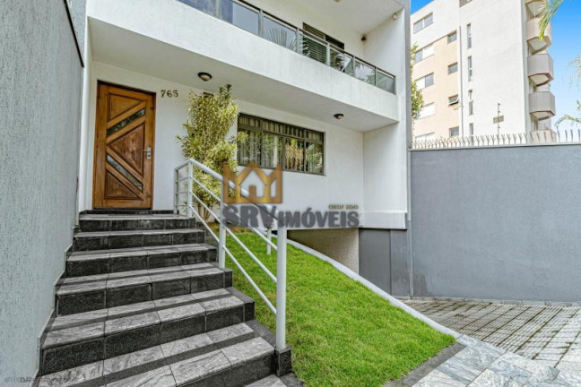 Imagem Sobrado com 3 Quartos à Venda, 262 m² em água Verde - Curitiba Imagem Sobrado com 3 Quartos à Venda, 262 m² em água Verde - Curitiba