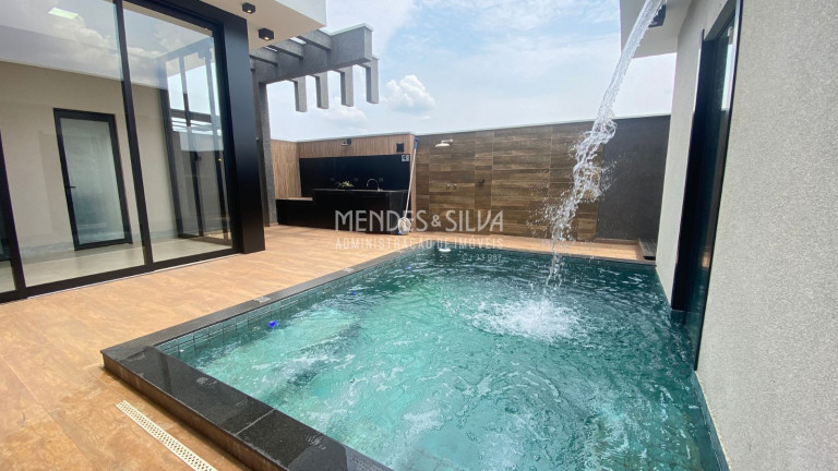 Casa de Condomínio com 5 Quartos à Venda, 525 m² em Conjunto Meridian - Goianésia