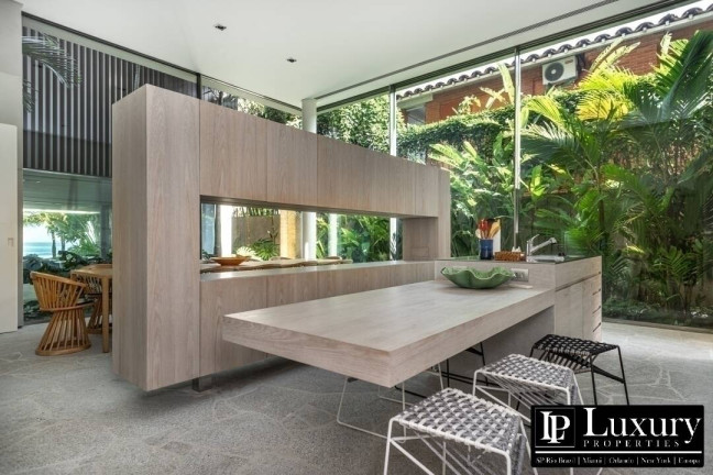 Imagem Casa com 6 Quartos à Venda, 675 m² em Baleia - São Sebastião Imagem Casa com 6 Quartos à Venda, 675 m² em Baleia - São Sebastião