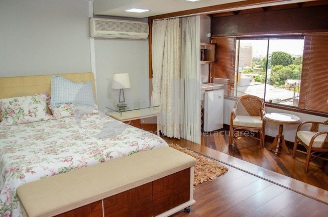 Imagem Casa com 5 Quartos à Venda, 550 m² em Chácara Das Pedras - Porto Alegre Imagem Casa com 5 Quartos à Venda, 550 m² em Chácara Das Pedras - Porto Alegre