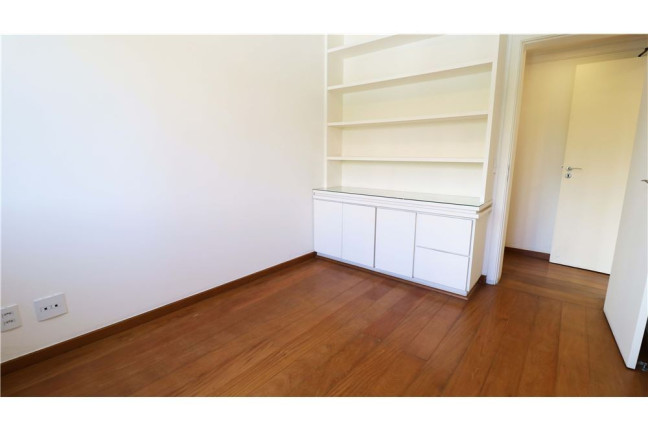 Imagem Imóvel com 3 Quartos à Venda, em Vila Andrade - São Paulo Imagem Imóvel com 3 Quartos à Venda, em Vila Andrade - São Paulo