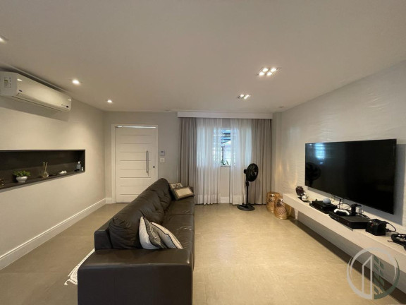 Imagem Casa com 3 Quartos à Venda, 252 m² em Marapé - Santos