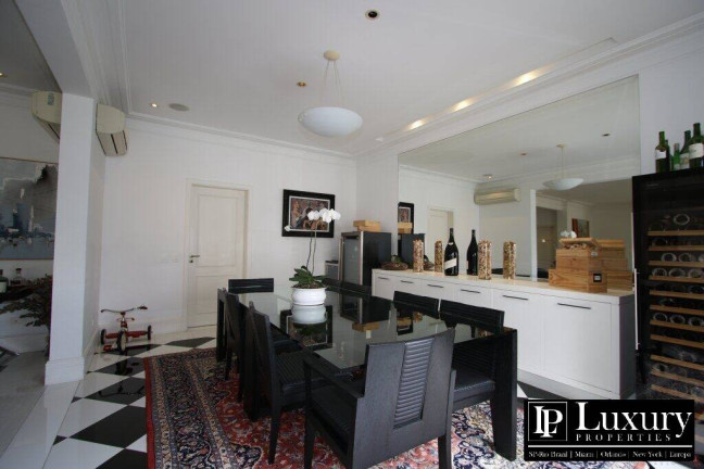 Apartamento com 2 Quartos à Venda, 280 m² em Vila Nova Conceição - São Paulo