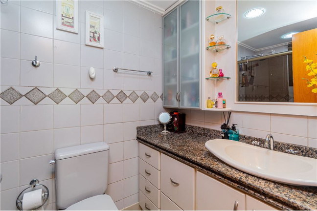 Imagem Imóvel com 3 Quartos à Venda, em Moinhos De Vento - Porto Alegre Imagem Imóvel com 3 Quartos à Venda, em Moinhos De Vento - Porto Alegre