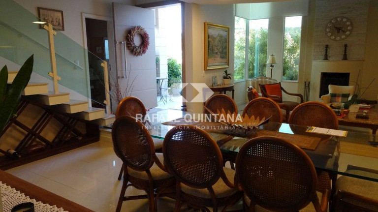 Imagem Casa com 4 Quartos à Venda, 340 m² em Córrego Grande - Florianópolis Imagem Casa com 4 Quartos à Venda, 340 m² em Córrego Grande - Florianópolis