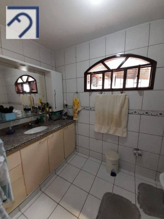 Imagem Casa com 4 Quartos à Venda, 257 m² em Lagoa Nova - Natal