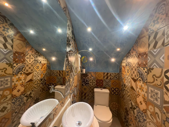 Imagem Casa com 8 Quartos à Venda, 700 m² em Guarujá Imagem Casa com 8 Quartos à Venda, 700 m² em Guarujá