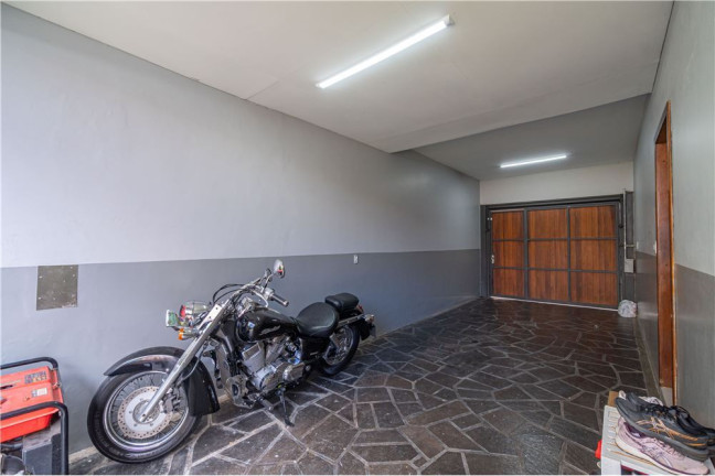 Imagem Casa com 4 Quartos à Venda, 300 m² em Jardim Lindóia - Porto Alegre Imagem Casa com 4 Quartos à Venda, 300 m² em Jardim Lindóia - Porto Alegre
