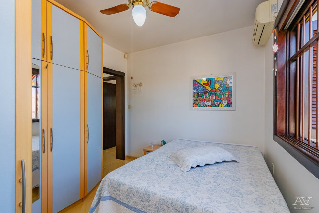 Imagem Casa com 4 Quartos à Venda, 210 m² em Niterói - Canoas Imagem Casa com 4 Quartos à Venda, 210 m² em Niterói - Canoas