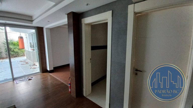 Imagem Sobrado com 4 Quartos para Alugar,  em Centro - Balneário Camboriú