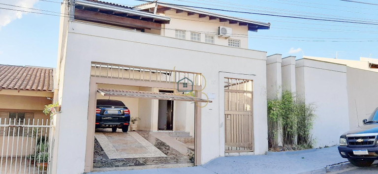 Casa com 3 Quartos à Venda, 236 m² em Jardim Delta - Londrina