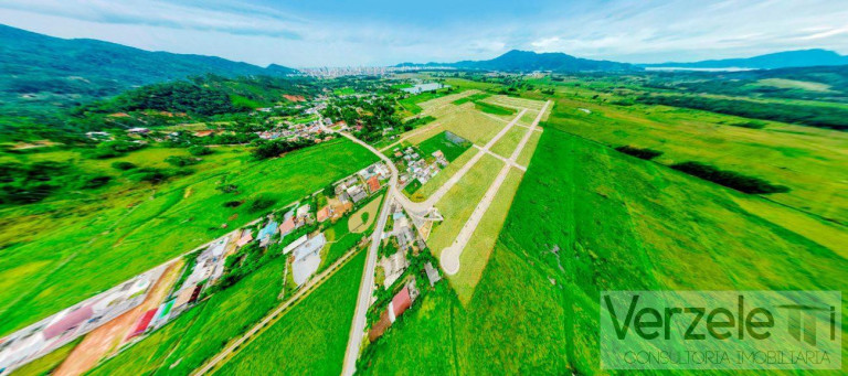 Terreno à Venda, 200 m² em Meia Praia - Itapema