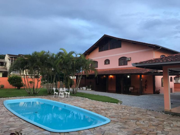 Casa com 4 Quartos à Venda, 439 m² em Boa Vista - Joinville