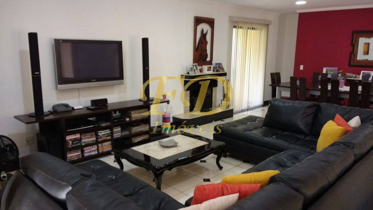 Imagem Chácara com 6 Quartos à Venda, em Cinco Lagos - Mairiporã Imagem Chácara com 6 Quartos à Venda, em Cinco Lagos - Mairiporã