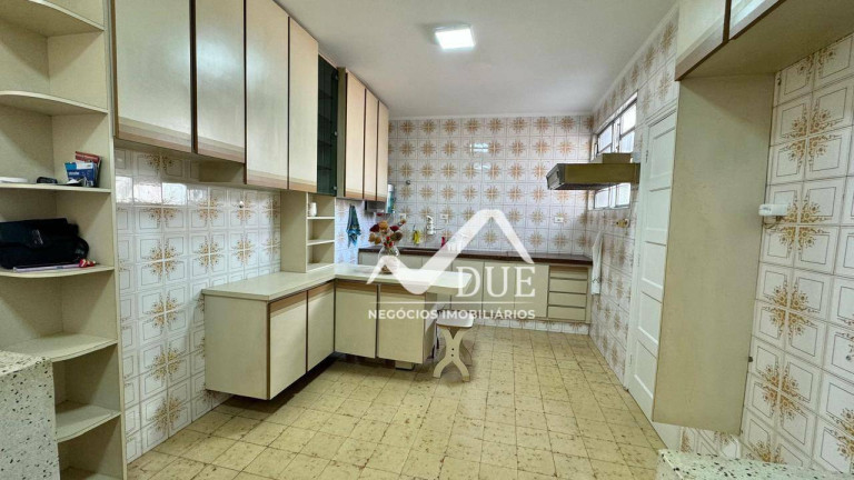 Imagem Casa com 3 Quartos à Venda, 142 m² em Encruzilhada - Santos Imagem Casa com 3 Quartos à Venda, 142 m² em Encruzilhada - Santos