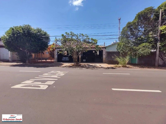 Casa com 3 Quartos à Venda, 204 m² em Centro - Campo Grande