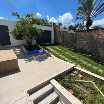 Imagem Casa com 3 Quartos à Venda, 200 m² Imagem Casa com 3 Quartos à Venda, 200 m²