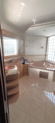 Imagem Sobrado com 5 Quartos à Venda, 338 m² em Jardim Itu - Porto Alegre Imagem Sobrado com 5 Quartos à Venda, 338 m² em Jardim Itu - Porto Alegre