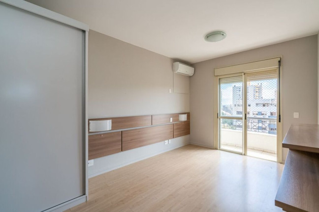 Imagem Imóvel com 3 Quartos à Venda, 134 m² em Menino Deus - Porto Alegre Imagem Imóvel com 3 Quartos à Venda, 134 m² em Menino Deus - Porto Alegre