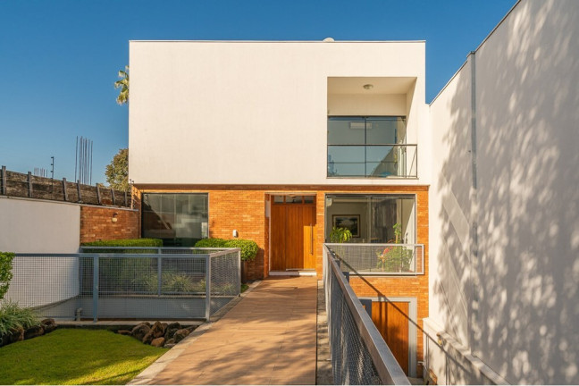 Imagem Casa com 2 Quartos à Venda, 318 m² em Medianeira - Porto Alegre Imagem Casa com 2 Quartos à Venda, 318 m² em Medianeira - Porto Alegre