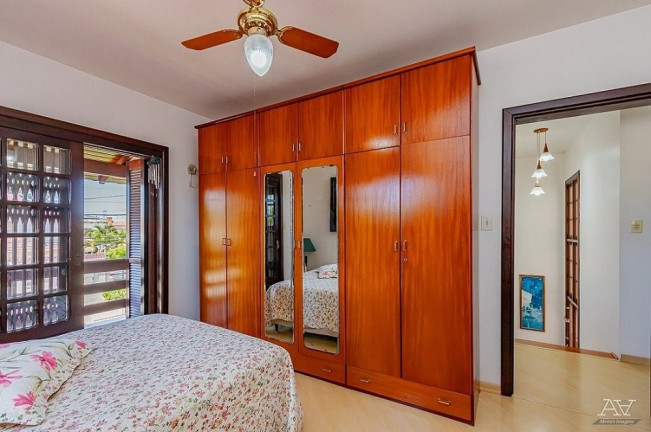 Imagem Casa com 4 Quartos à Venda, 210 m² em Niterói - Canoas Imagem Casa com 4 Quartos à Venda, 210 m² em Niterói - Canoas