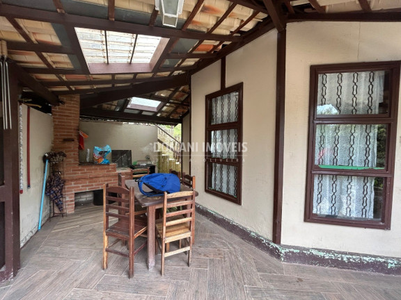 Imagem Casa com 3 Quartos à Venda, 117 m² em Região Do Alto Do Capivari - Campos Do Jordão Imagem Casa com 3 Quartos à Venda, 117 m² em Região Do Alto Do Capivari - Campos Do Jordão