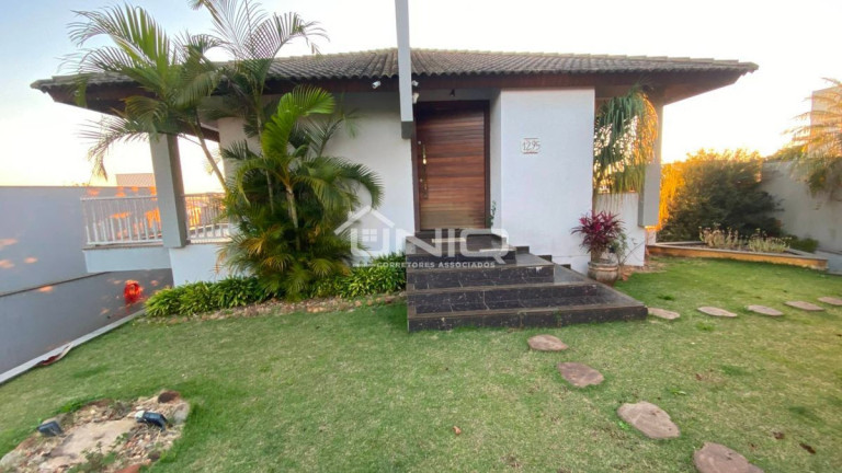Imagem Casa com 5 Quartos à Venda, 382 m² em Pinheiros - Pato Branco Imagem Casa com 5 Quartos à Venda, 382 m² em Pinheiros - Pato Branco