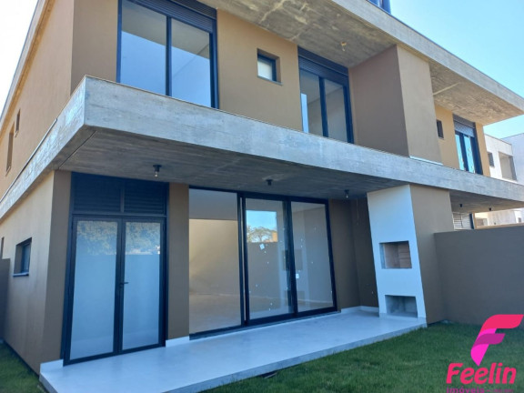 Imagem Casa com 3 Quartos à Venda, 161 m² em Rio Tavares - Florianópolis