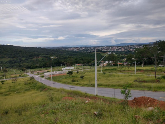 Imagem Casa com 2 Quartos à Venda, 100 m² em Bandeirantes - Mateus Leme